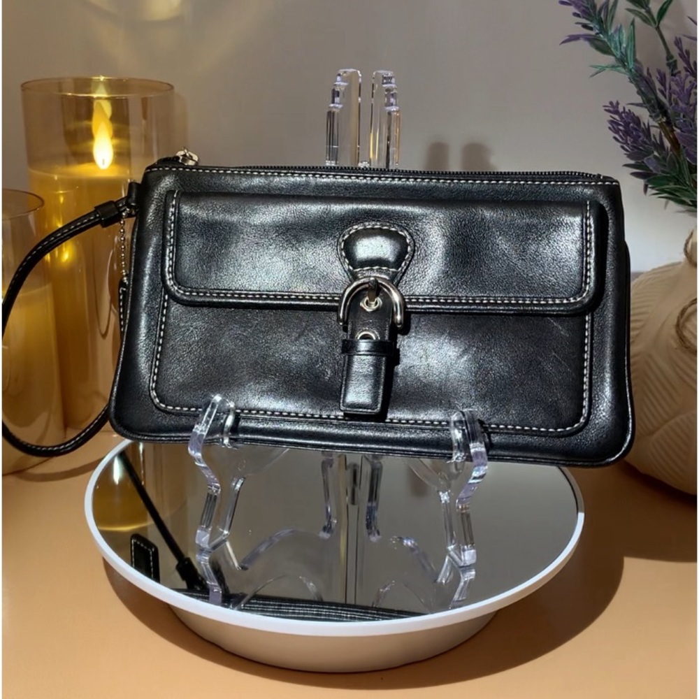 Coach EUC Leather Wristlet